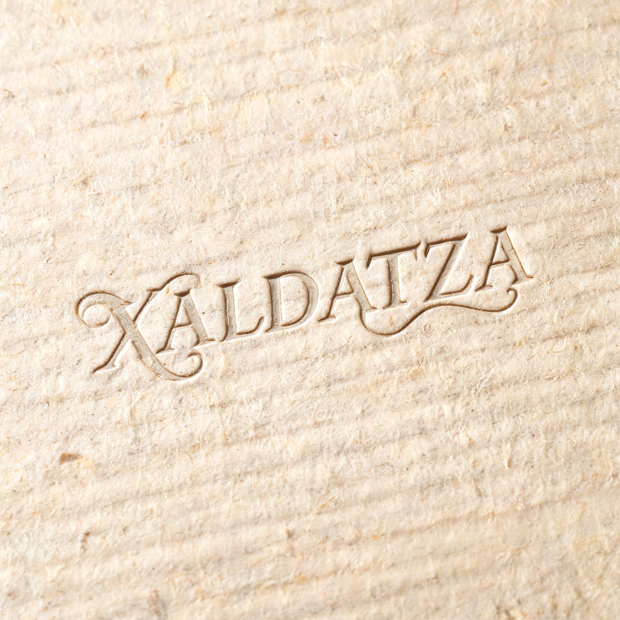 "XALDATZA " — Emboss text effect