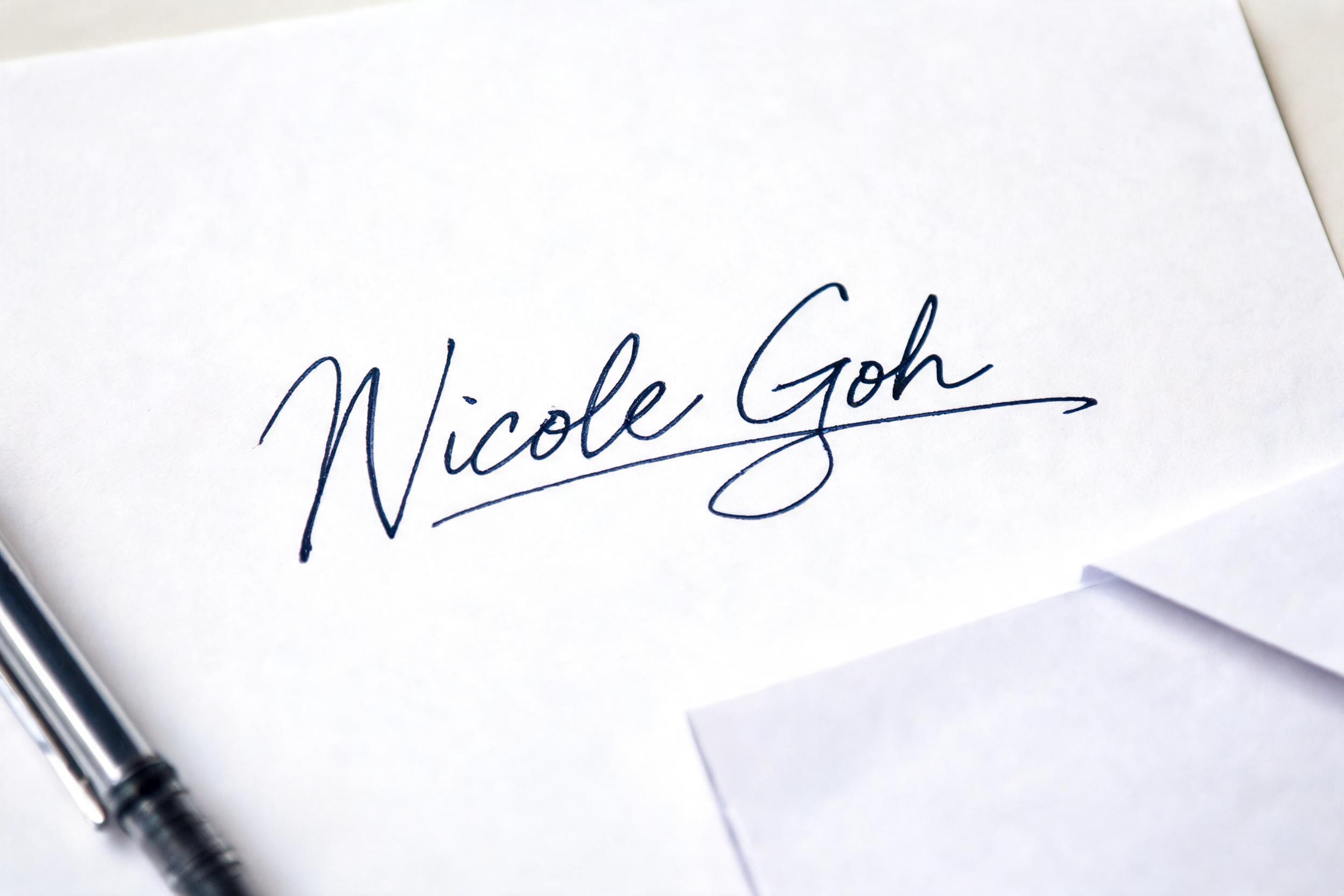 "Nicole Goh" — Cursive Signature text effect