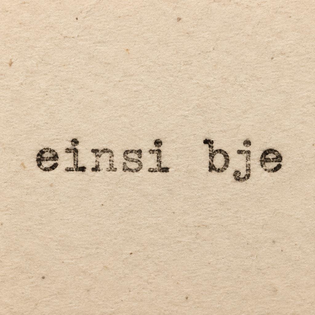 "einsi bje" — Typewriter text effect