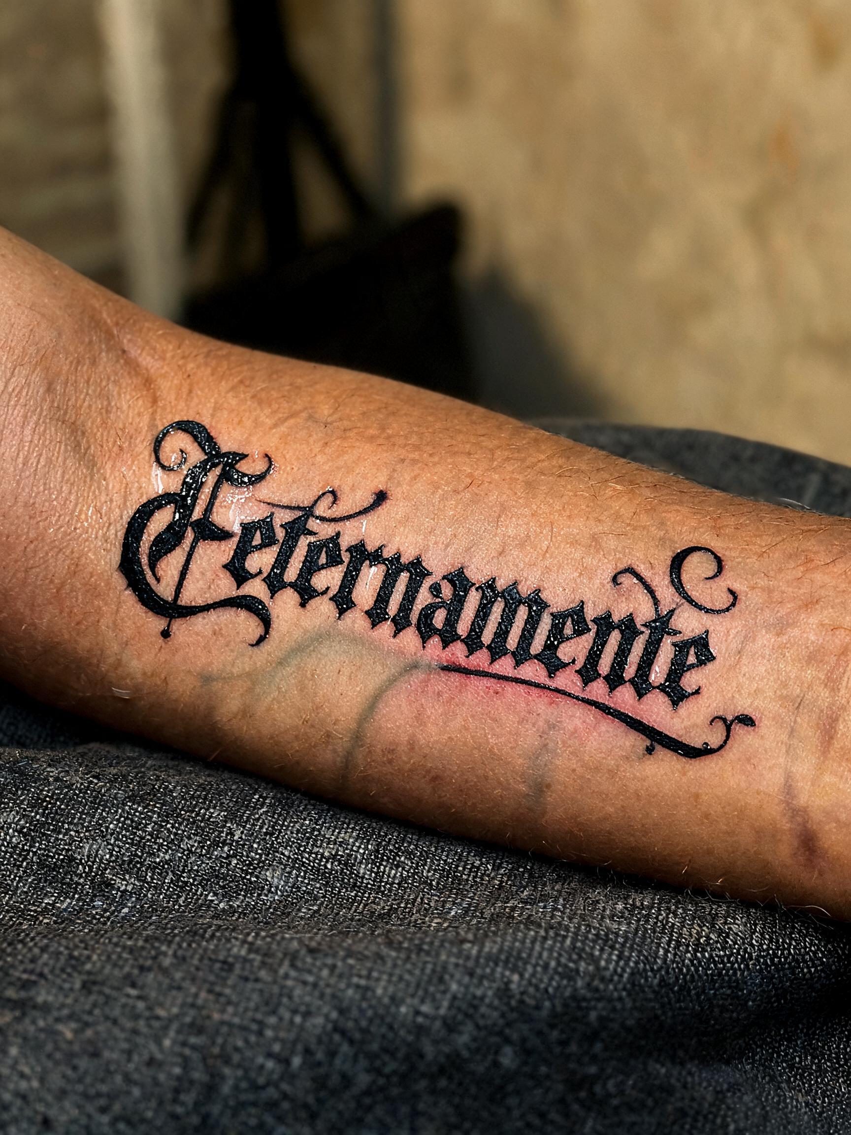"eternamente" — Tattoo | AI Text Effect Generator