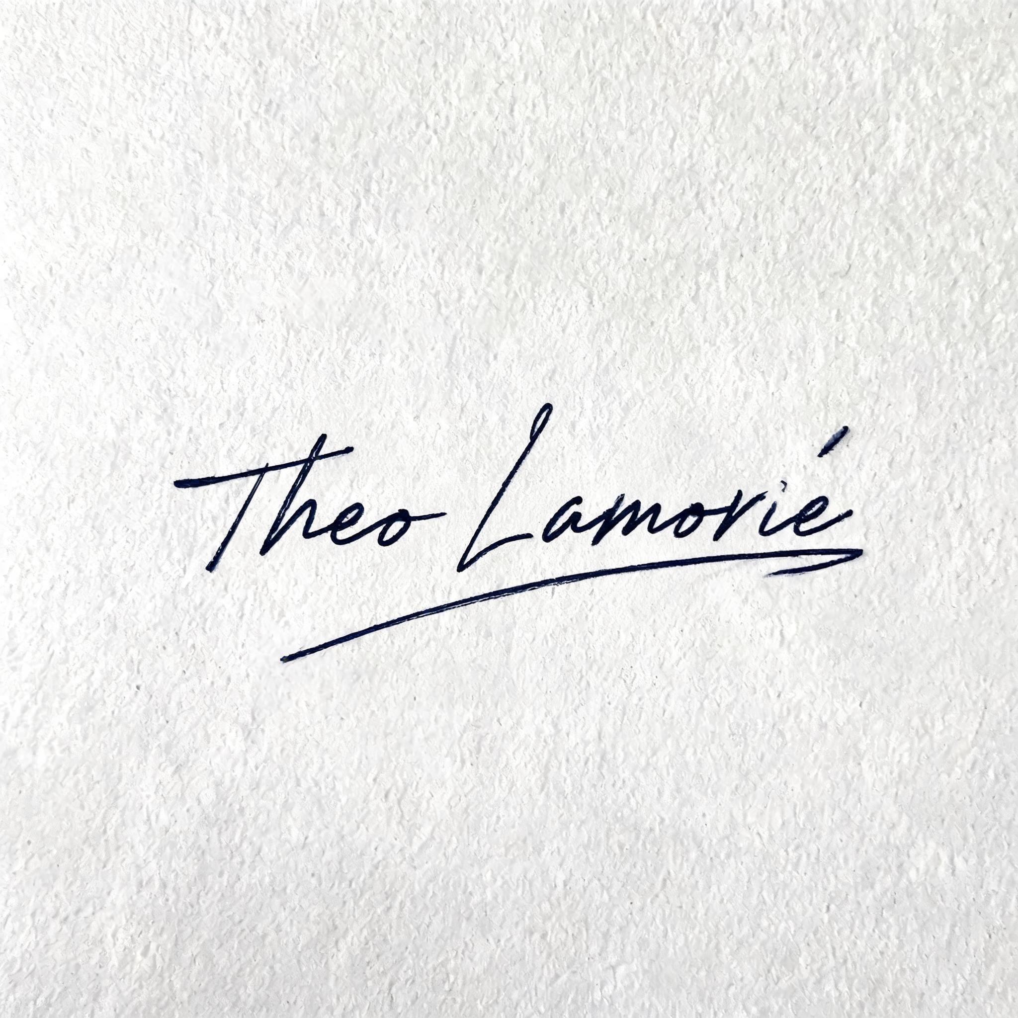 "Theo Lamorie " — Cursive Signature text effect